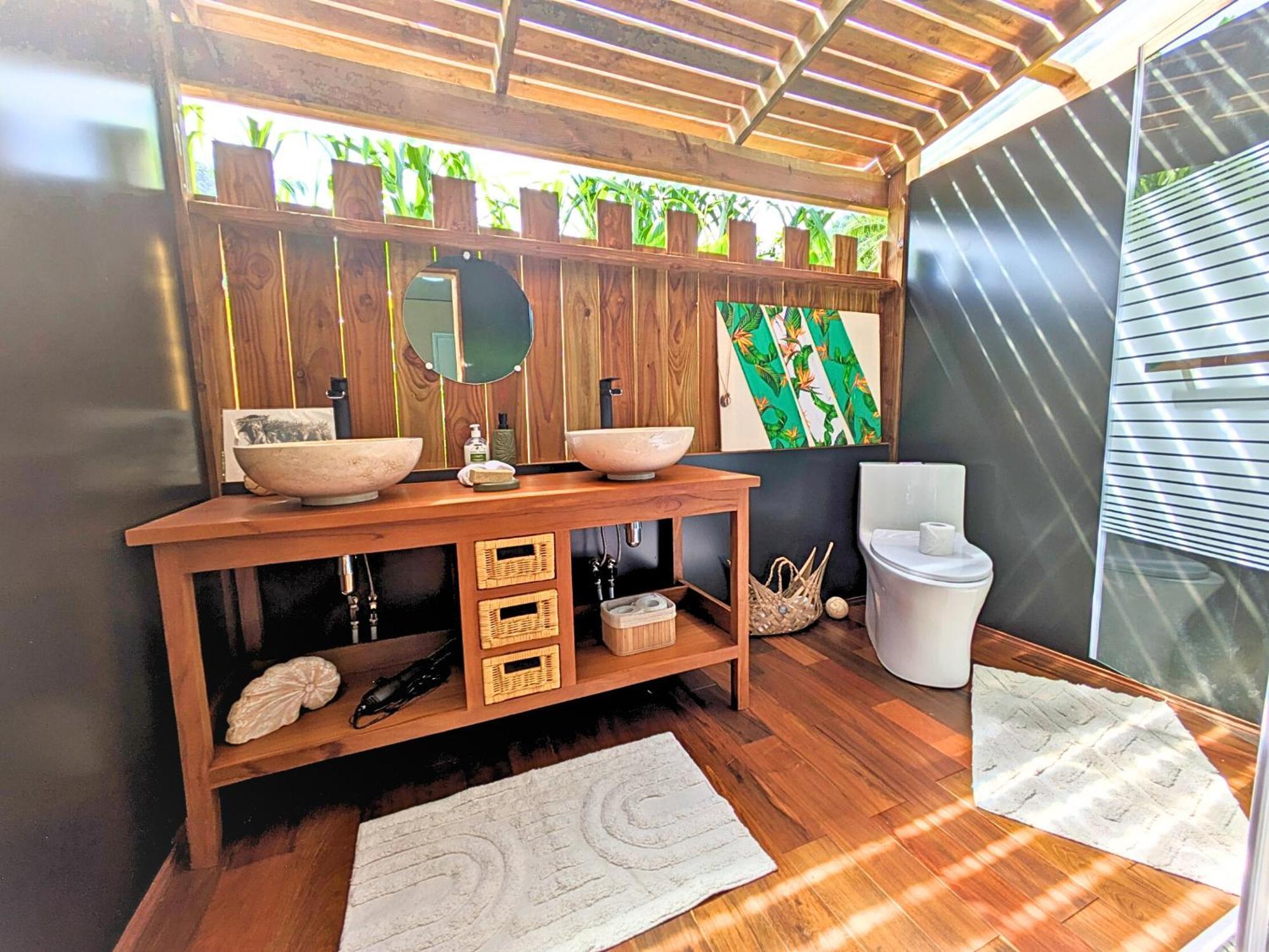 Natura Om Teahupoo Surf Lodge Toanoano المظهر الخارجي الصورة
