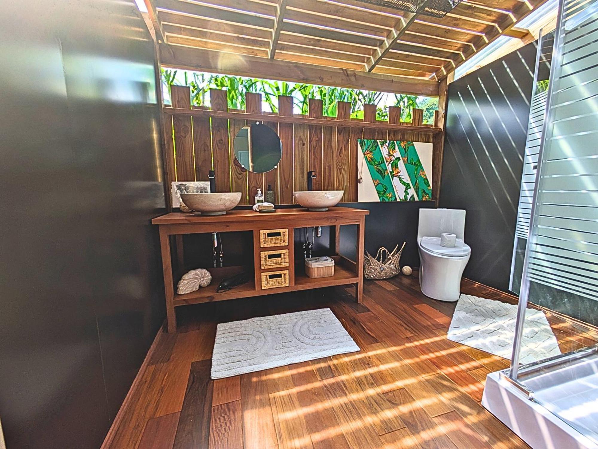 Natura Om Teahupoo Surf Lodge Toanoano المظهر الخارجي الصورة