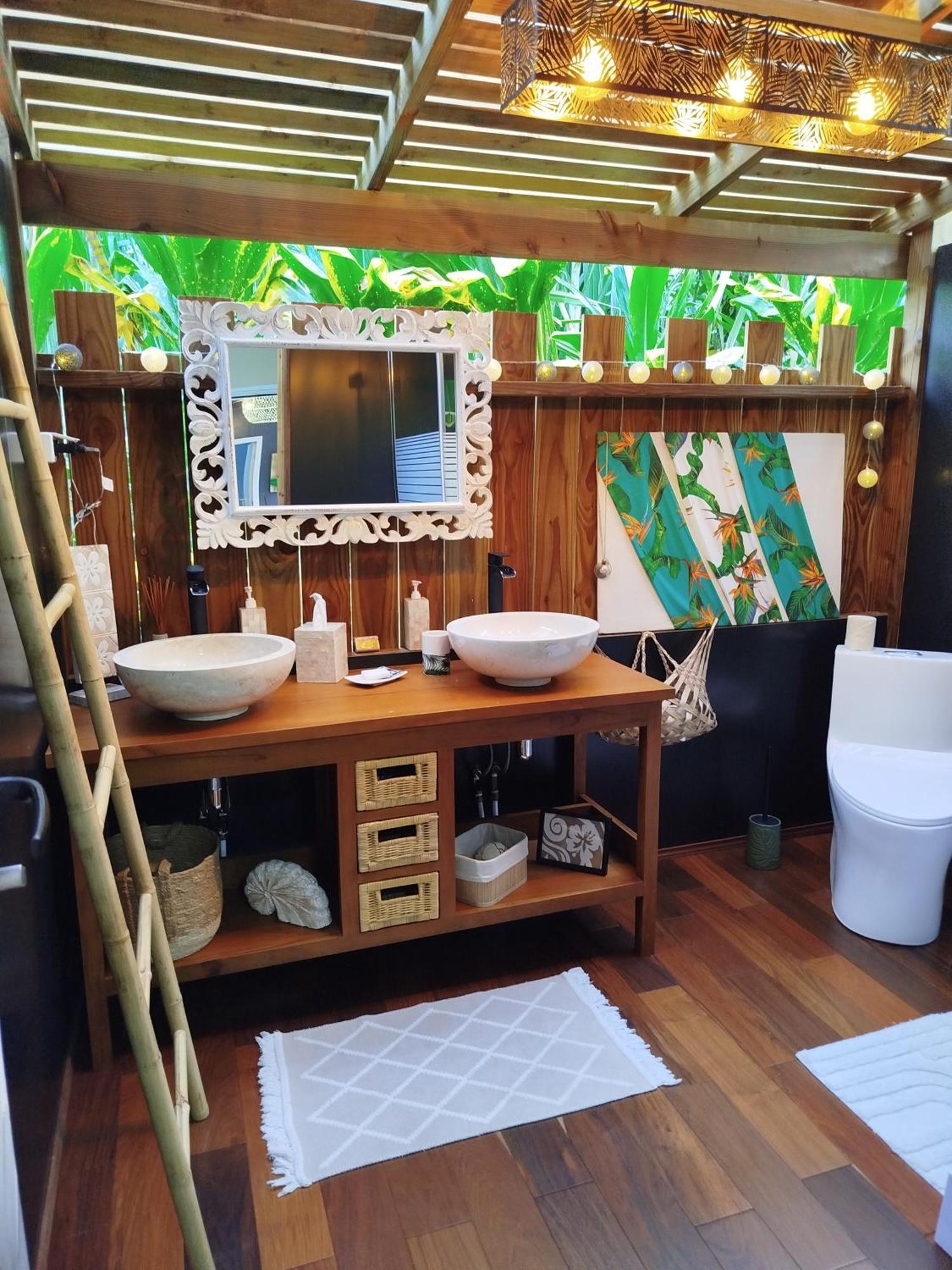 Natura Om Teahupoo Surf Lodge Toanoano المظهر الخارجي الصورة